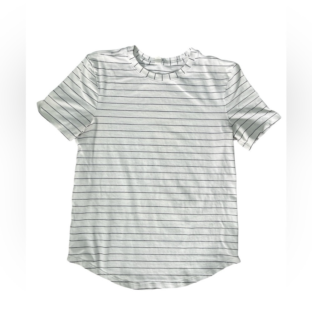 LuLuLemon Ladies Short Sleeve Tee - 2 colors. Size 2